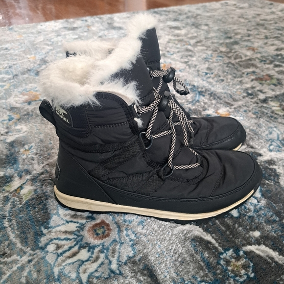 Sorel Whitney Boots - Picture 2 of 3